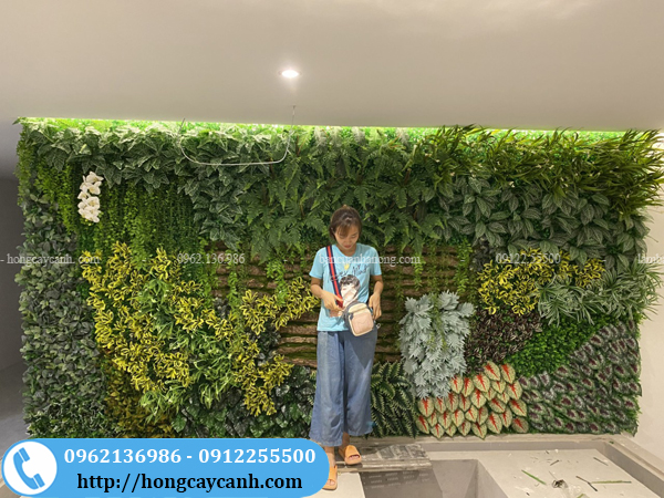 Hình ảnh tường cây xanh giả tại một Khách Sạn Hà Nội vừa thi công xong