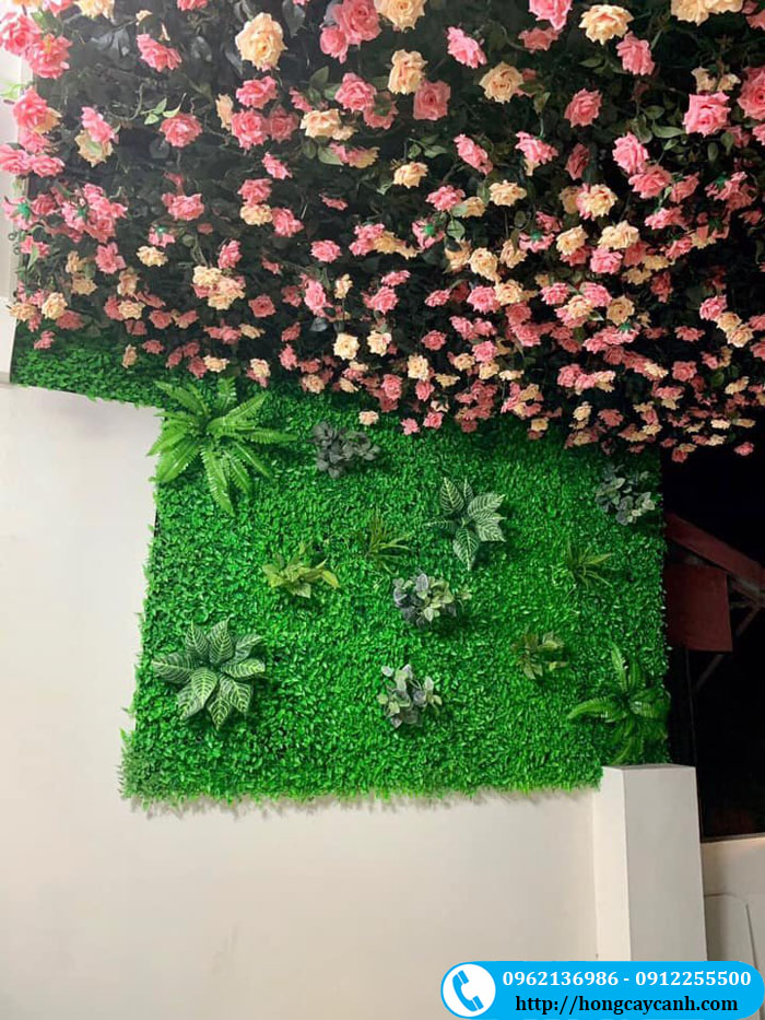 Trang trí kết hợp giữa tường cây giả và tường hoa giả